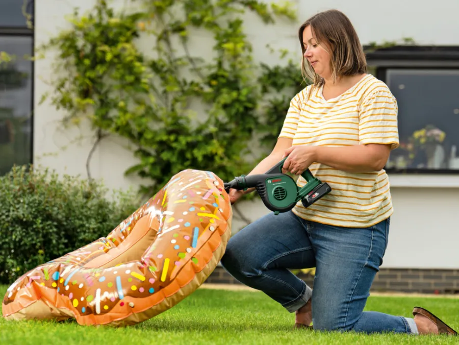 Bosch UniversalLeafBlower 18V-130 løvblåser 2,5 Ah | Løvsugere