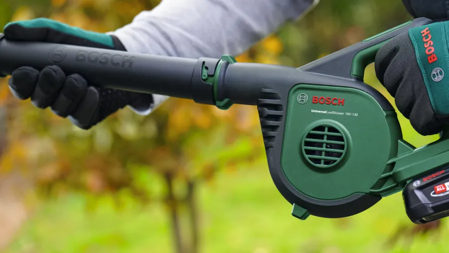 Bosch UniversalLeafBlower 18V-130 løvblåser 2,5 Ah | Løvsugere